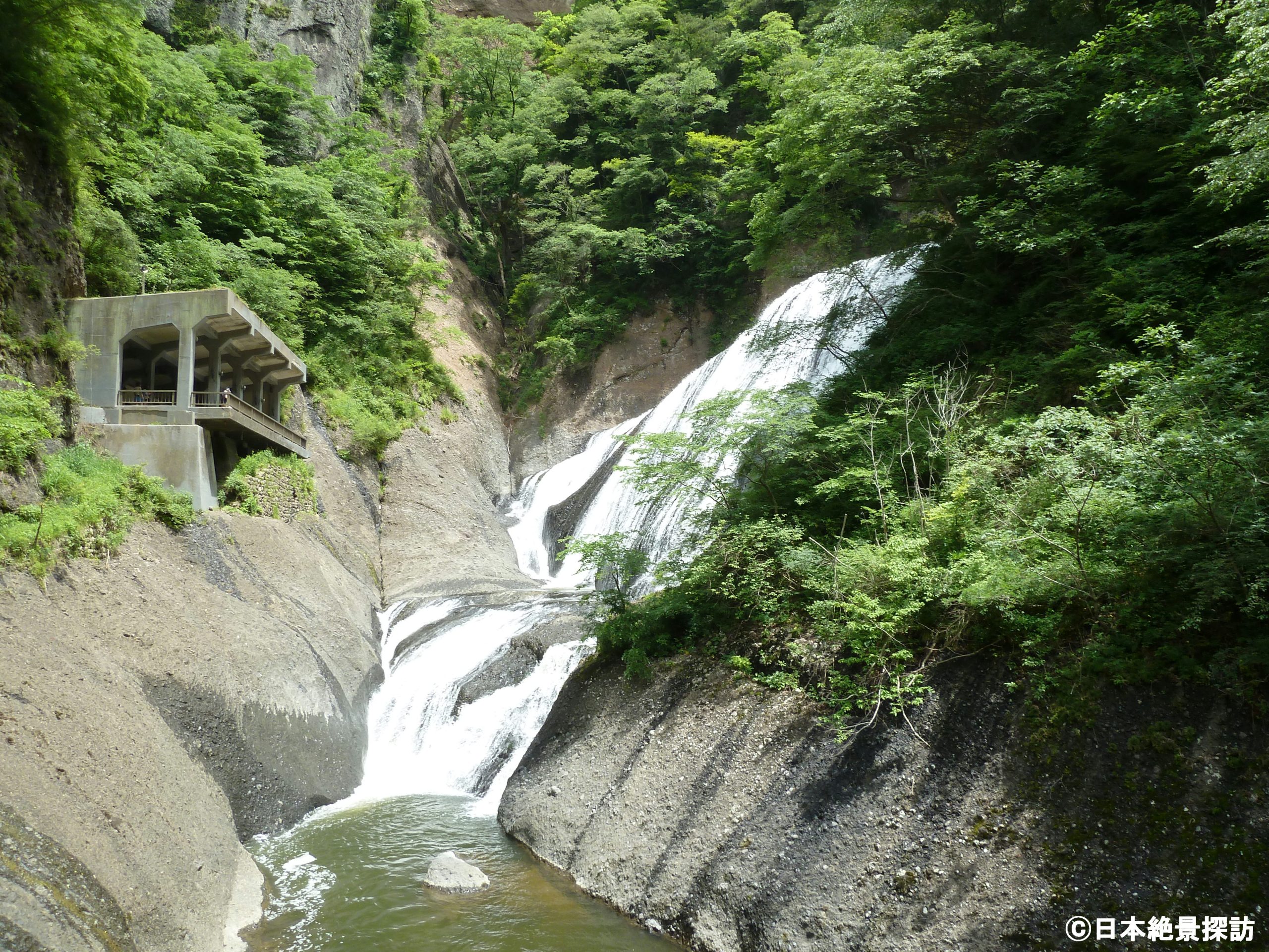 第一観瀑台と袋田の滝（茨城県大子町）