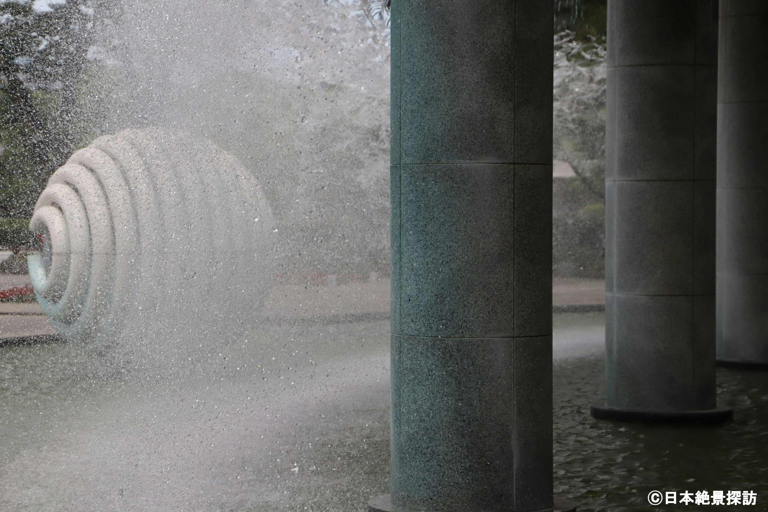 和田倉噴水公園（東京都千代田区）・球体噴水・背後から…・その2