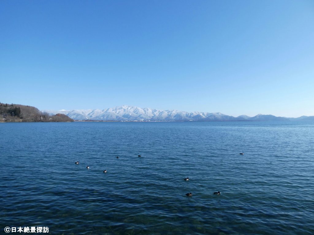 長浜（福島県猪苗代町）から見た冬の猪苗代湖