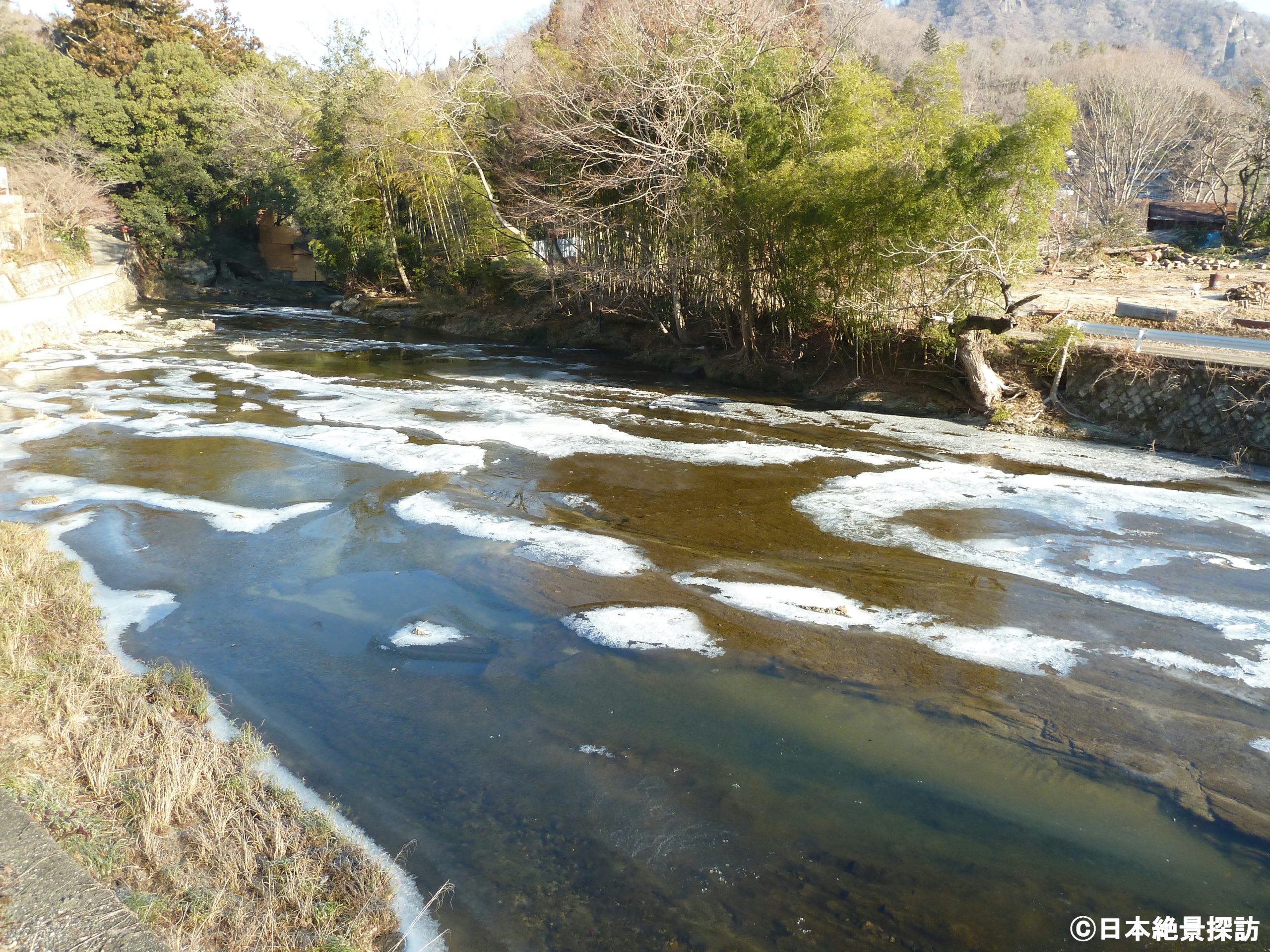 凍てつく滝川（茨城県大子町）