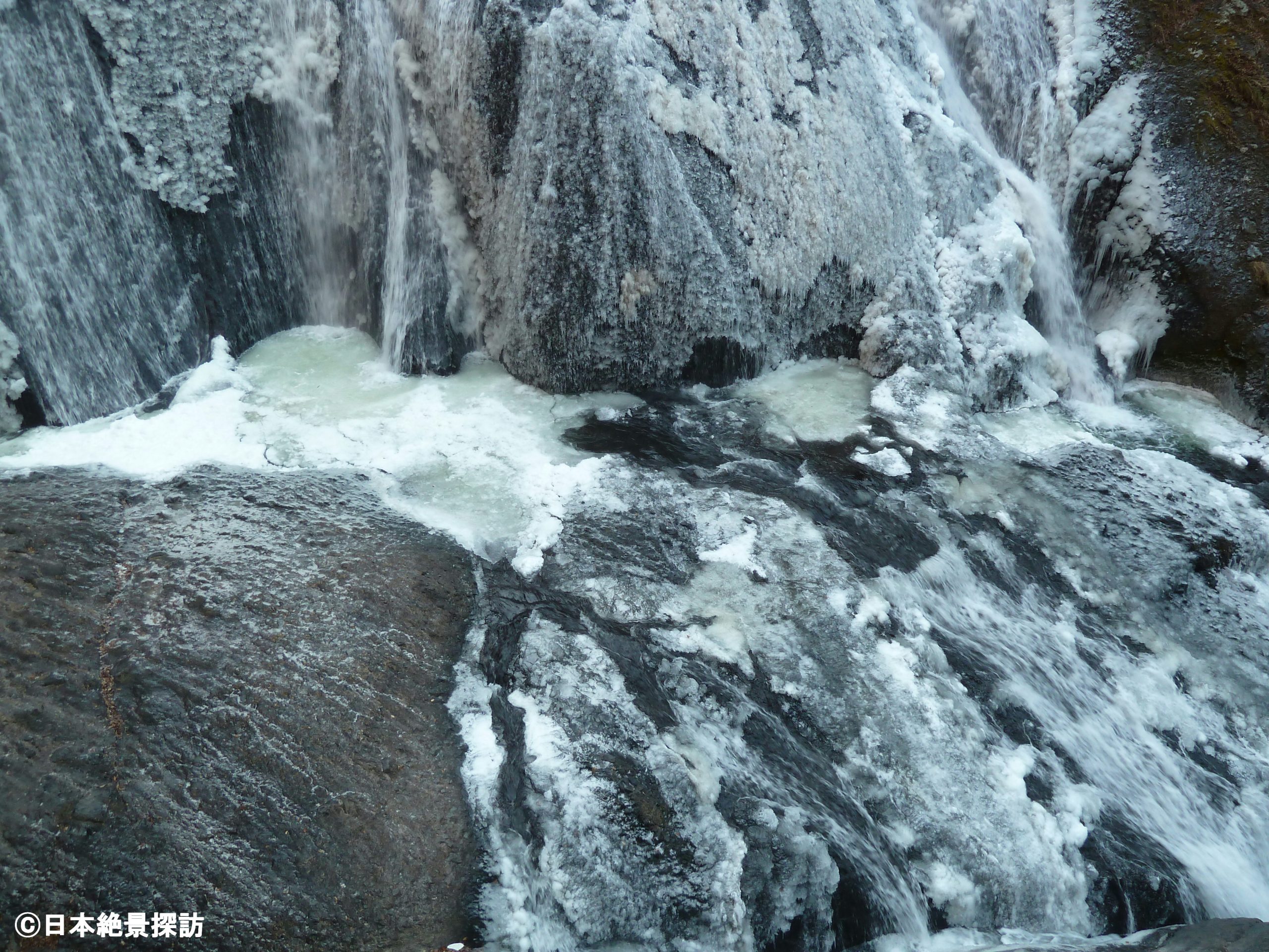 袋田の滝（茨城県大子町）・氷の滝壺