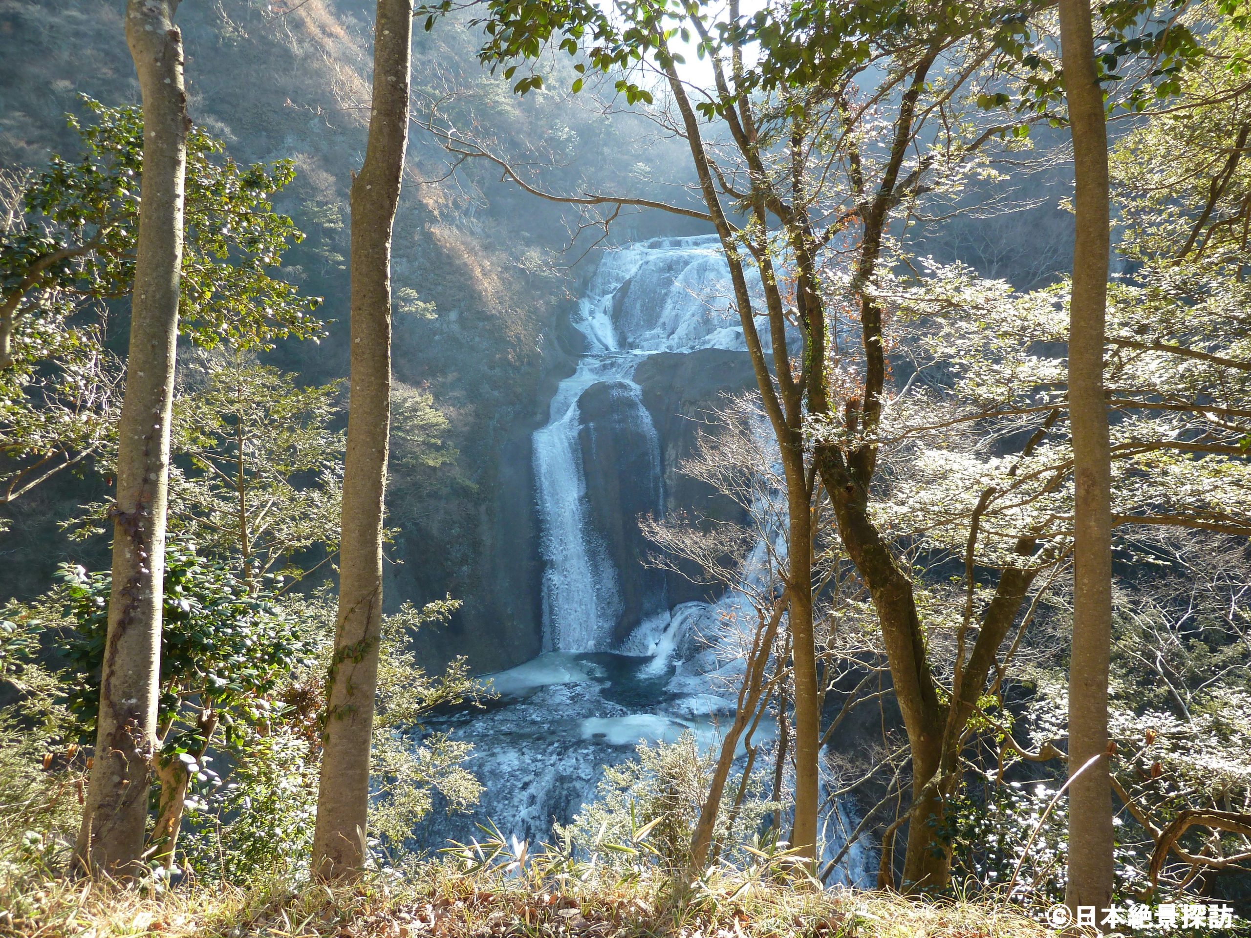 氷瀑の袋田の滝（茨城県大子町）・第二展望台から