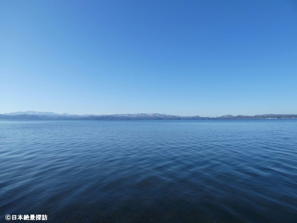 天神浜（福島県猪苗代町）・透き通る水面の猪苗代湖