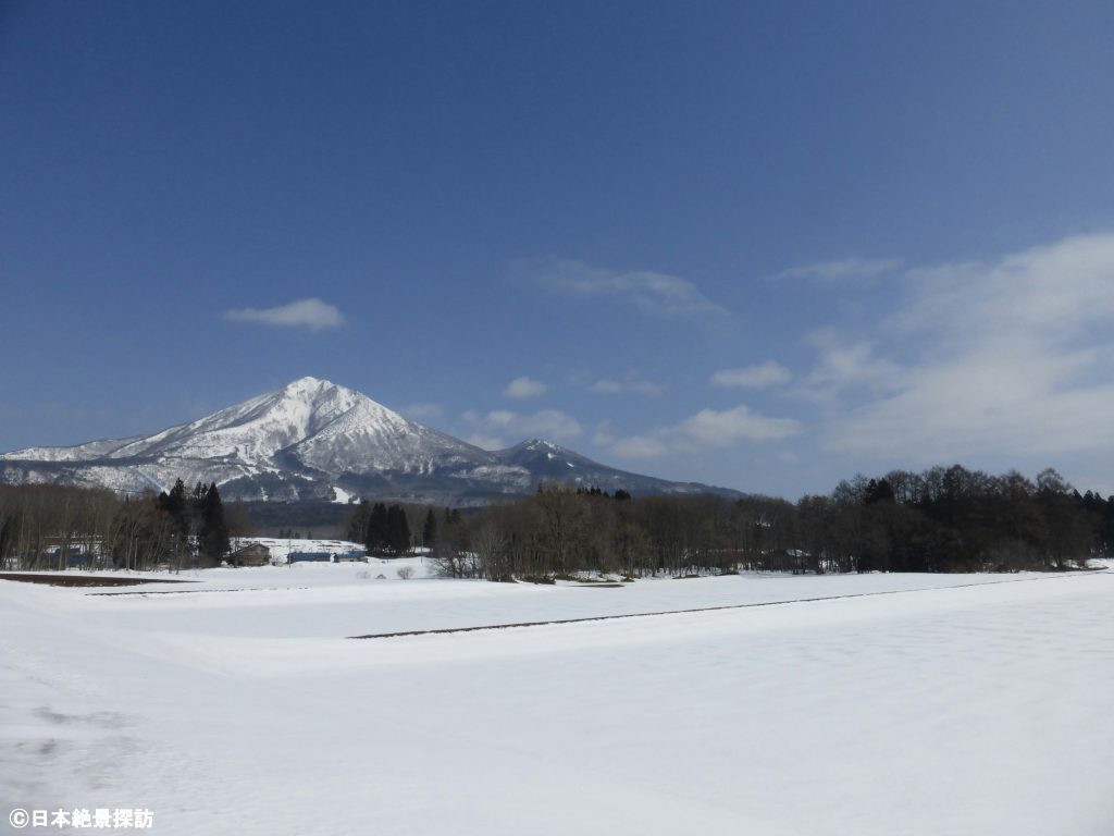 磐梯山眺望箇所（福島県猪苗代町）から見る冬の磐梯山