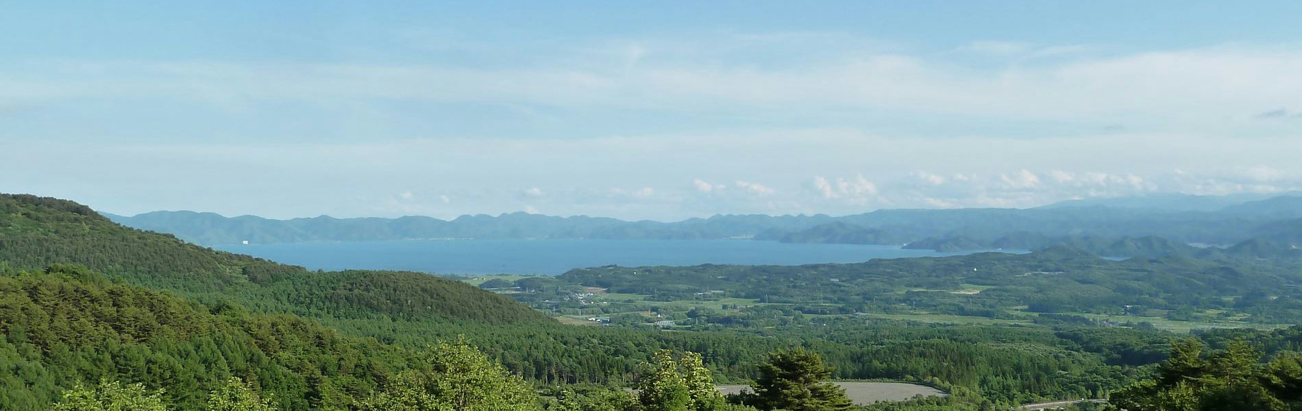 磐梯山ゴールドライン・山湖台（福島県磐梯町）から見る猪苗代湖