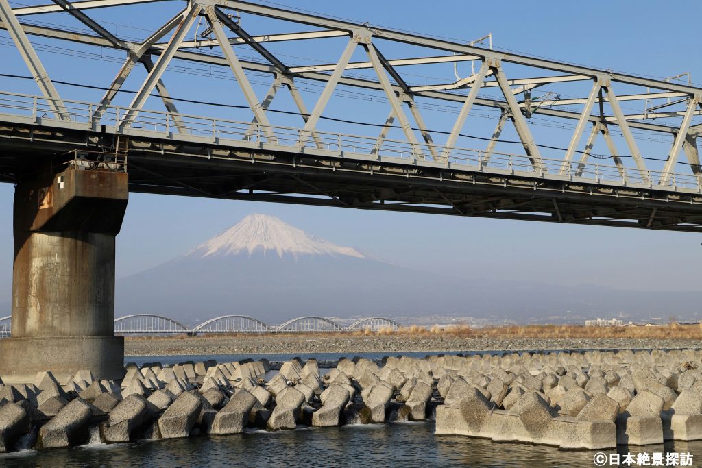 富士川橋梁（静岡県富士市）・河原から・その2