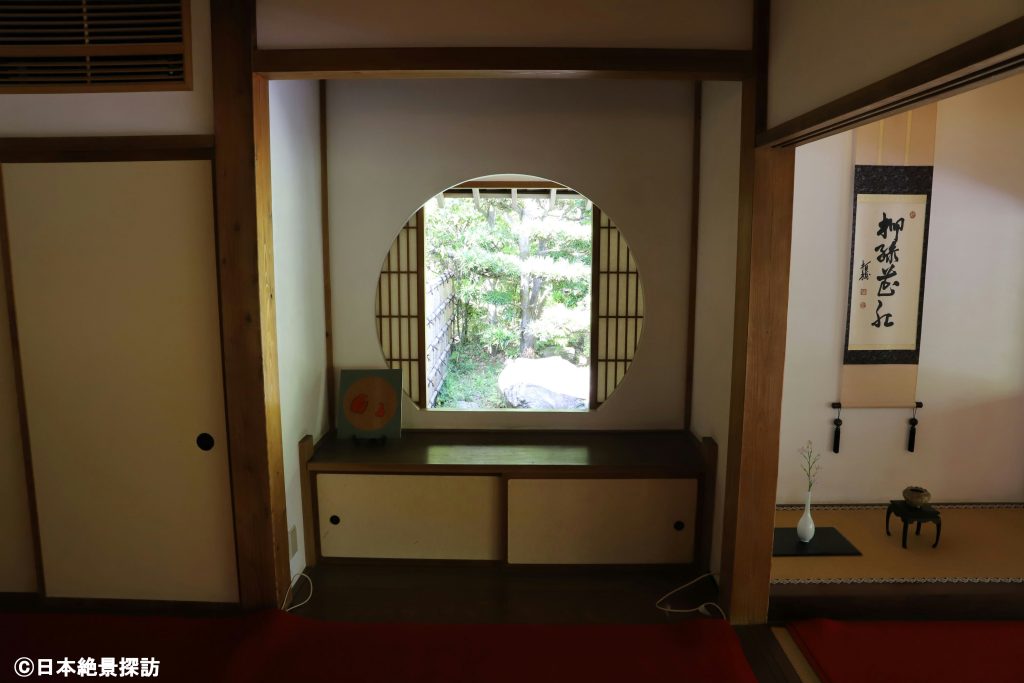 浄妙寺（神奈川県鎌倉市）・茶室喜泉庵の丸窓