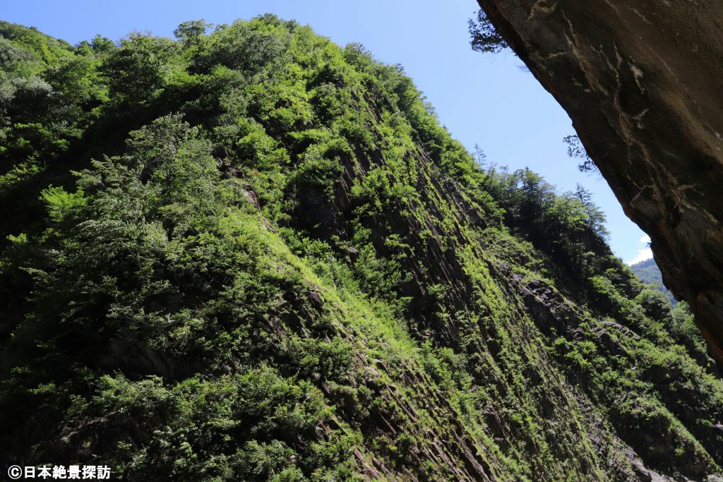 清津峡（新潟県十日町市）・見上げるほどの峡谷