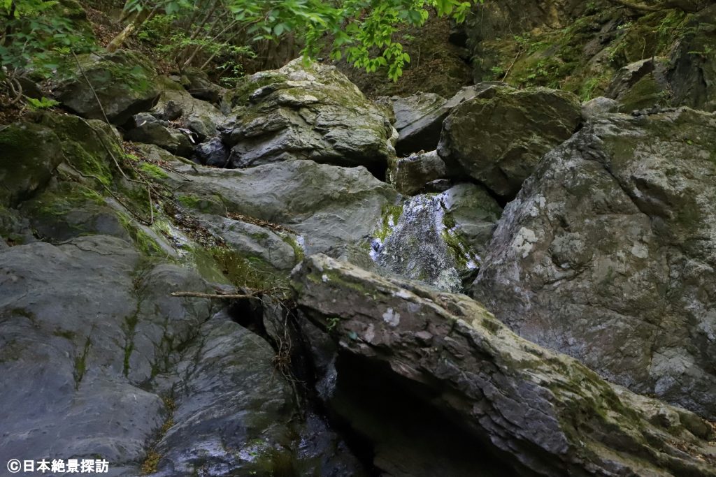 三段の滝（群馬県南牧村）・巨石の世界