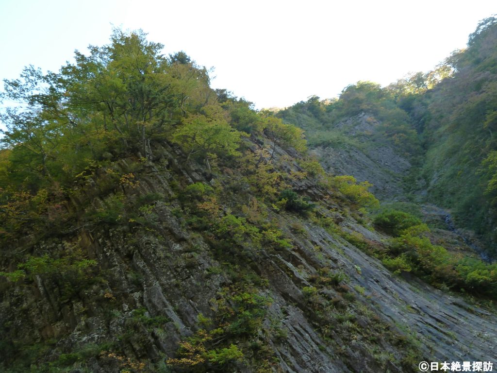 清津峡（新潟県十日町市）・色づく絶壁