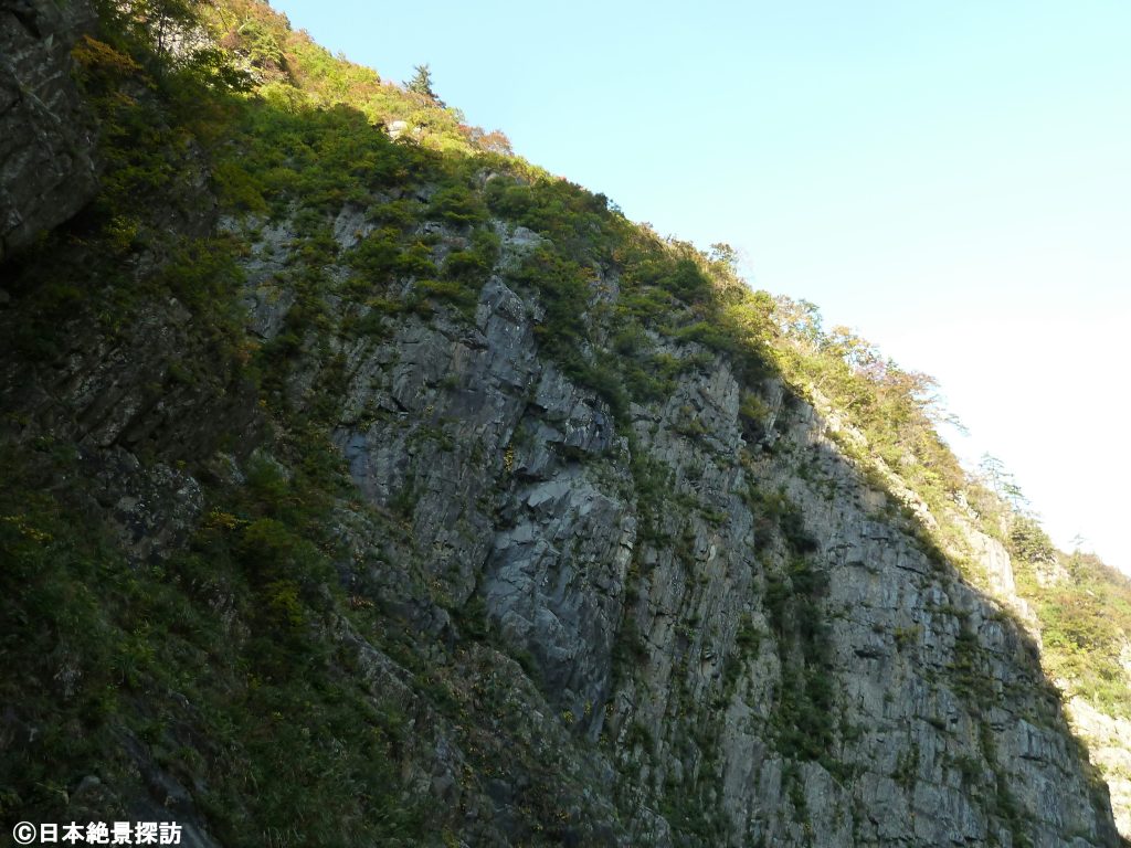 清津峡（新潟県十日町市）・パノラマステーション左側の絶壁