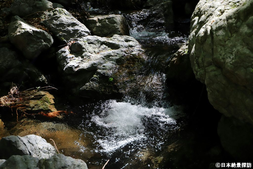 三段の滝（群馬県南牧村）・清らかな水の流れ