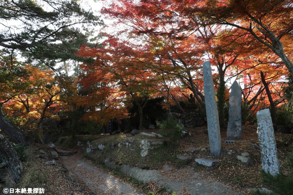 雄島（宮城県松島町）・島内の史跡と目の覚めるような鮮やかな紅葉
