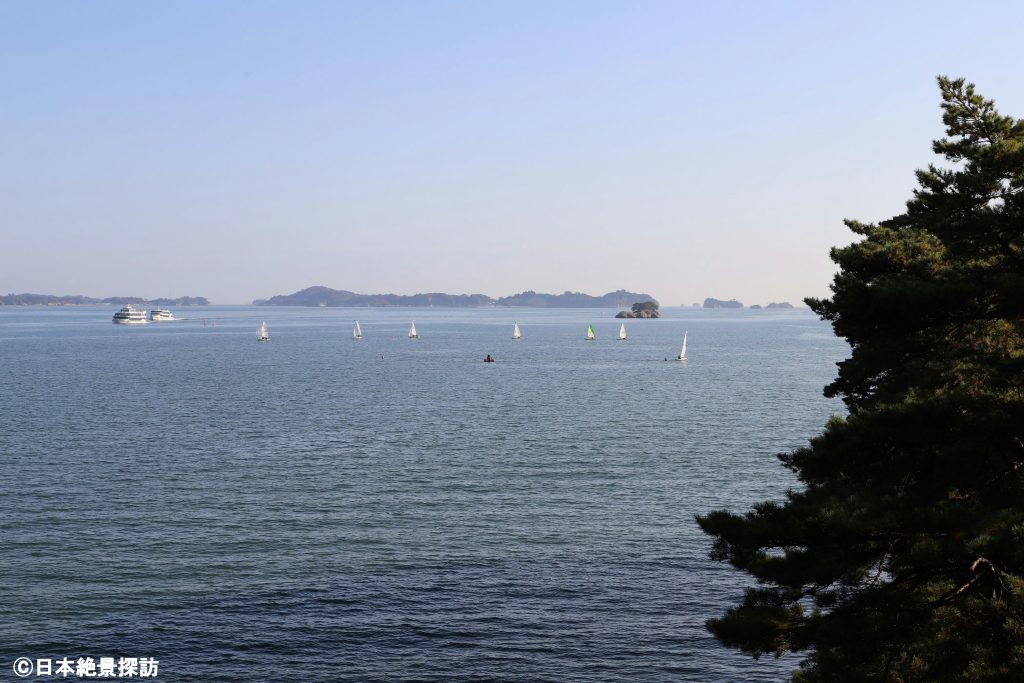 雄島（宮城県松島町）の紅葉・島の南端から眺める松島の多島美