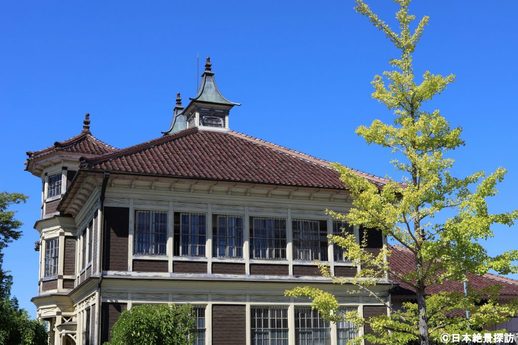 イチョウの木と旧亀岡家住宅（福島県伊達市）