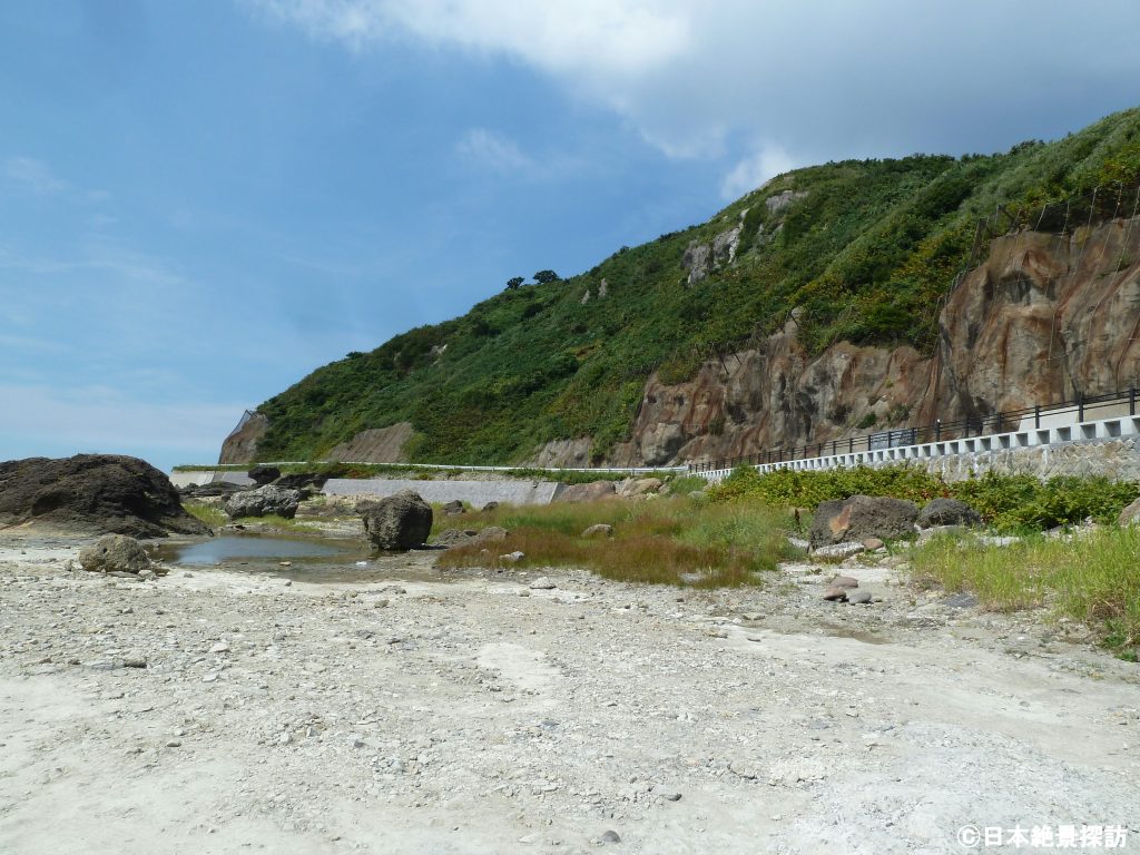 ゴジラ岩（秋田県男鹿市）・駐車場と男鹿西海岸
