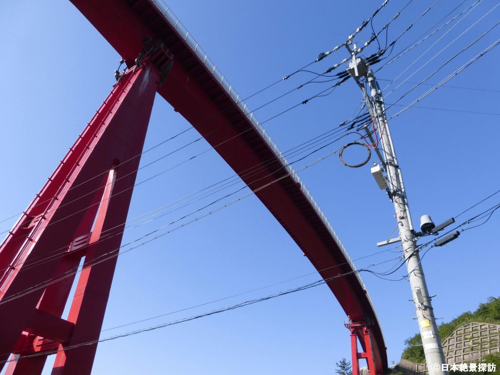 青海川駅（新潟県柏崎市）・電柱と米山大橋