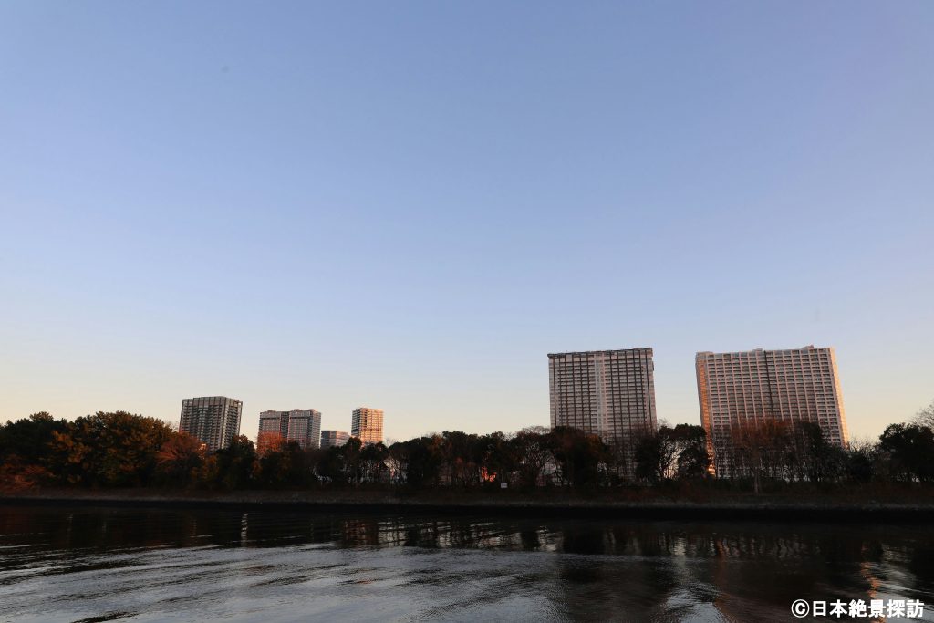 豊洲ぐるり公園（東京都江東区）・東雲運河を挟んで有明方向