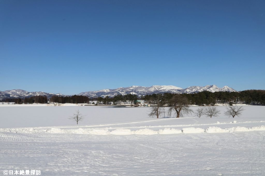 冬の徳良湖（山形県尾花沢市）