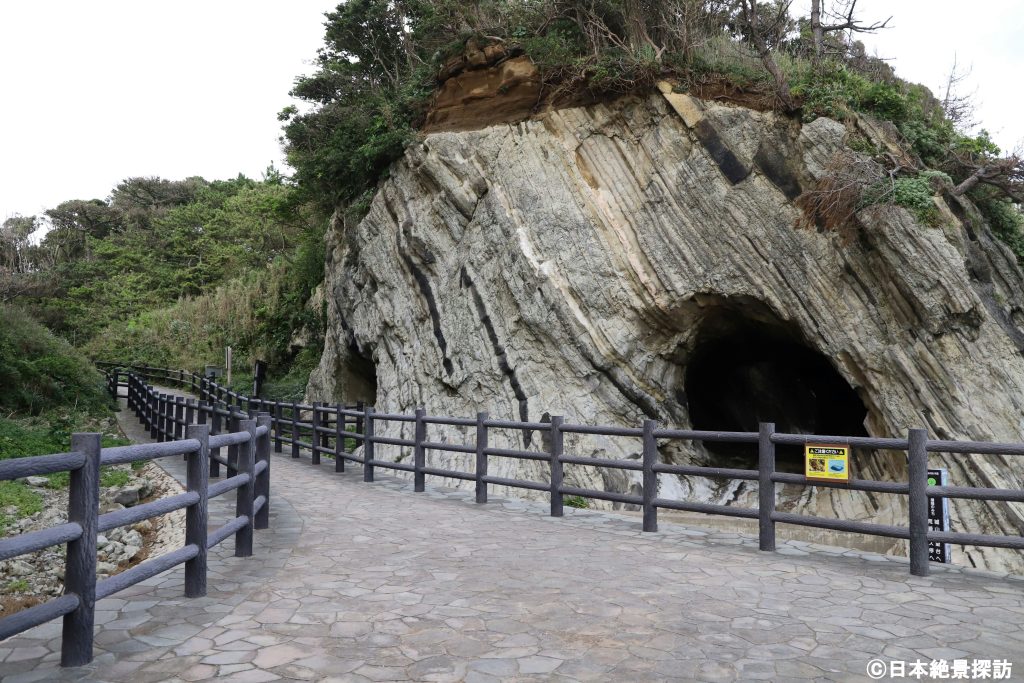 荒崎公園（神奈川県横須賀市）・十文字洞