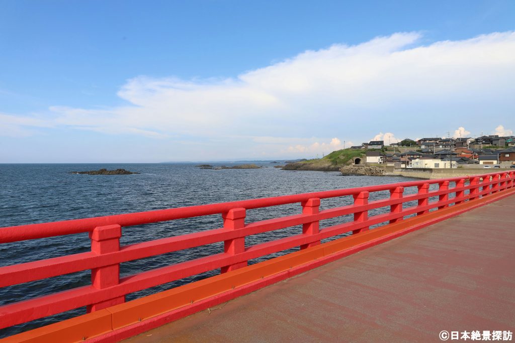 雄島（福井県坂井市）・雄島橋と日本海北部（加賀方面）の眺め