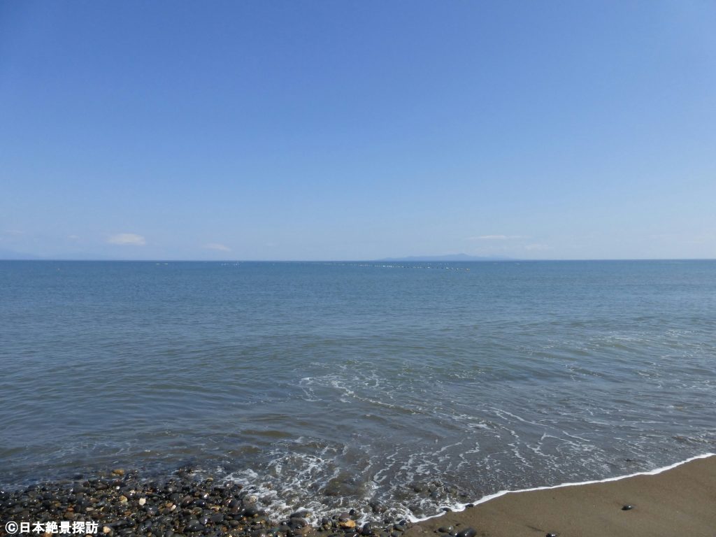 第二しべつ展望パーキング（北海道標津町）・海の向こうに見えるのは国後島