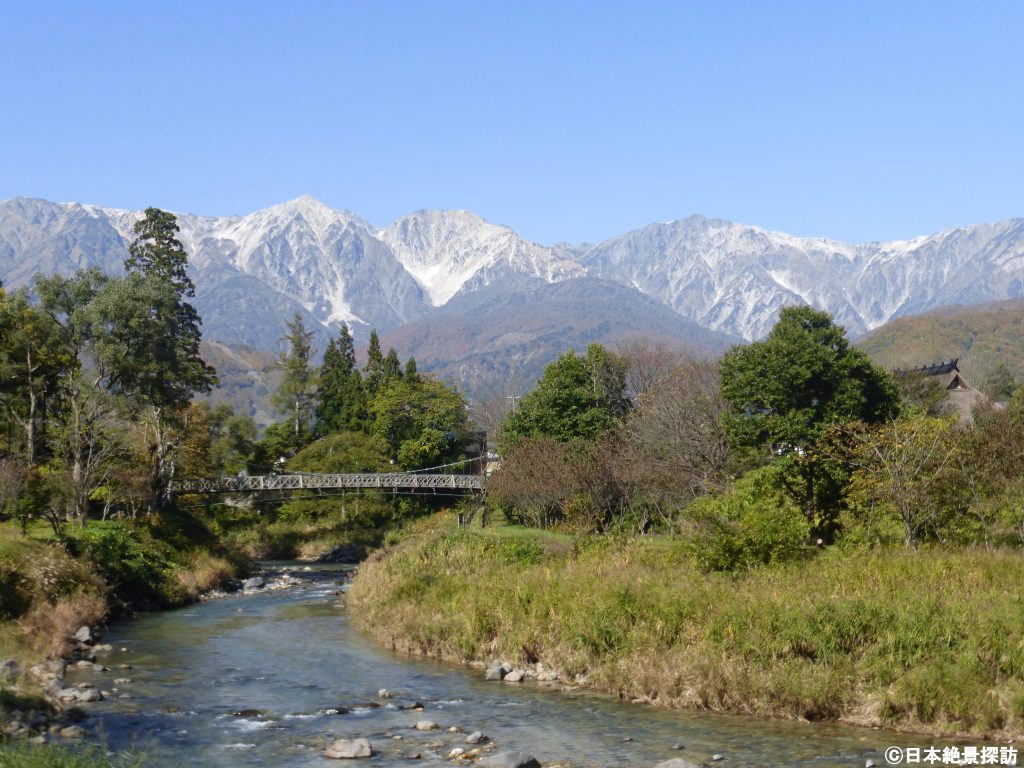 大出の吊橋（長野県白馬村）と姫川、北アルプスの絶景