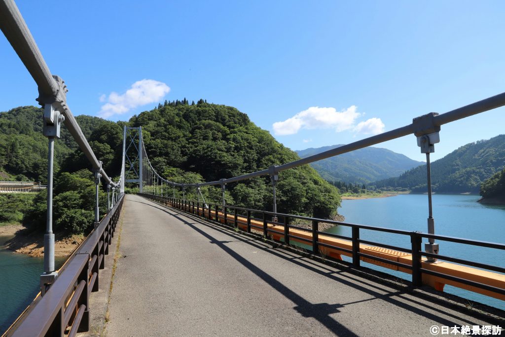 九頭竜湖（福井県大野市）・湖に架かる「夢のかけ橋」