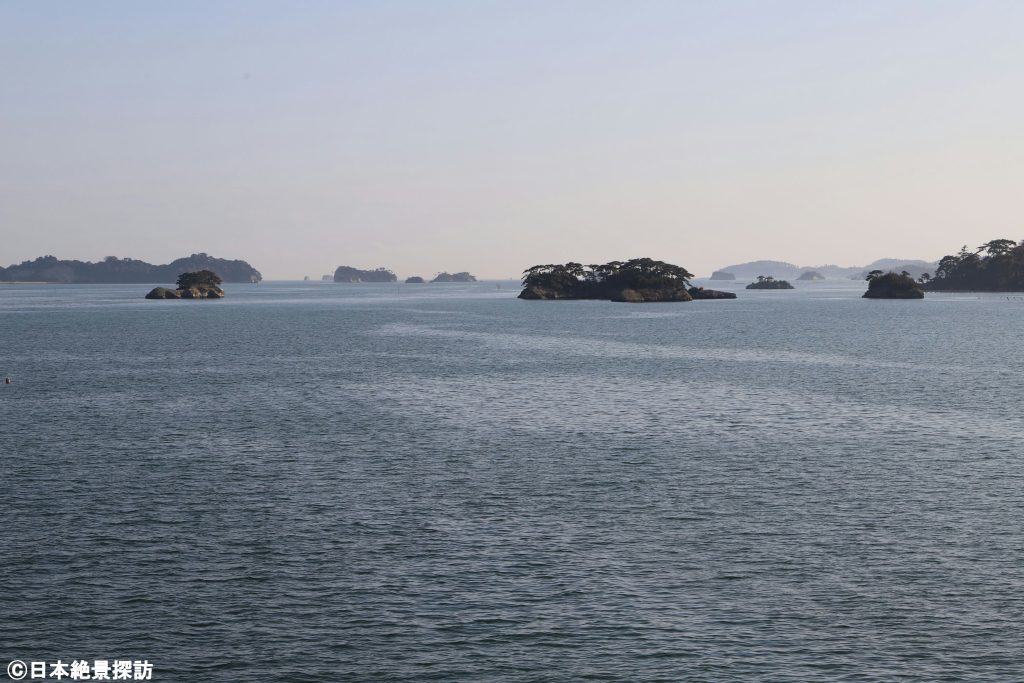 雄島（宮城県松島町）の紅葉・幾つもの島々が重なる松島