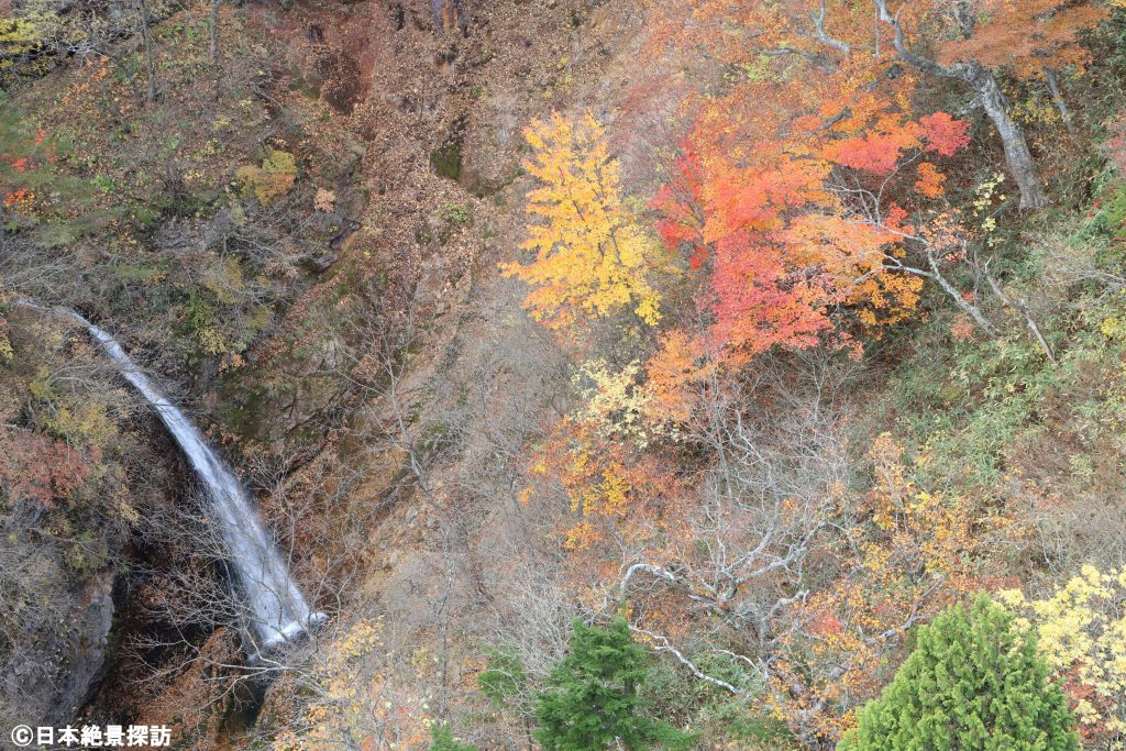 不動沢橋（福島県福島市）・絶壁の先には…滝