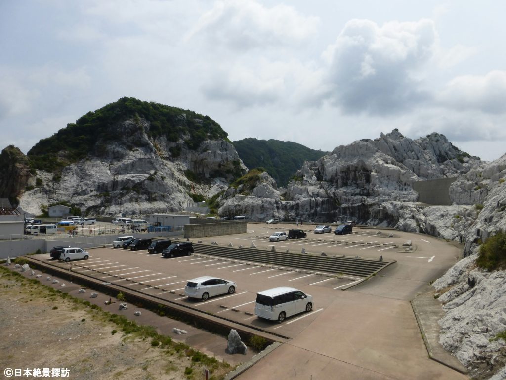 石灰岩に囲まれた道の駅・白崎海洋公園（和歌山県由良町）