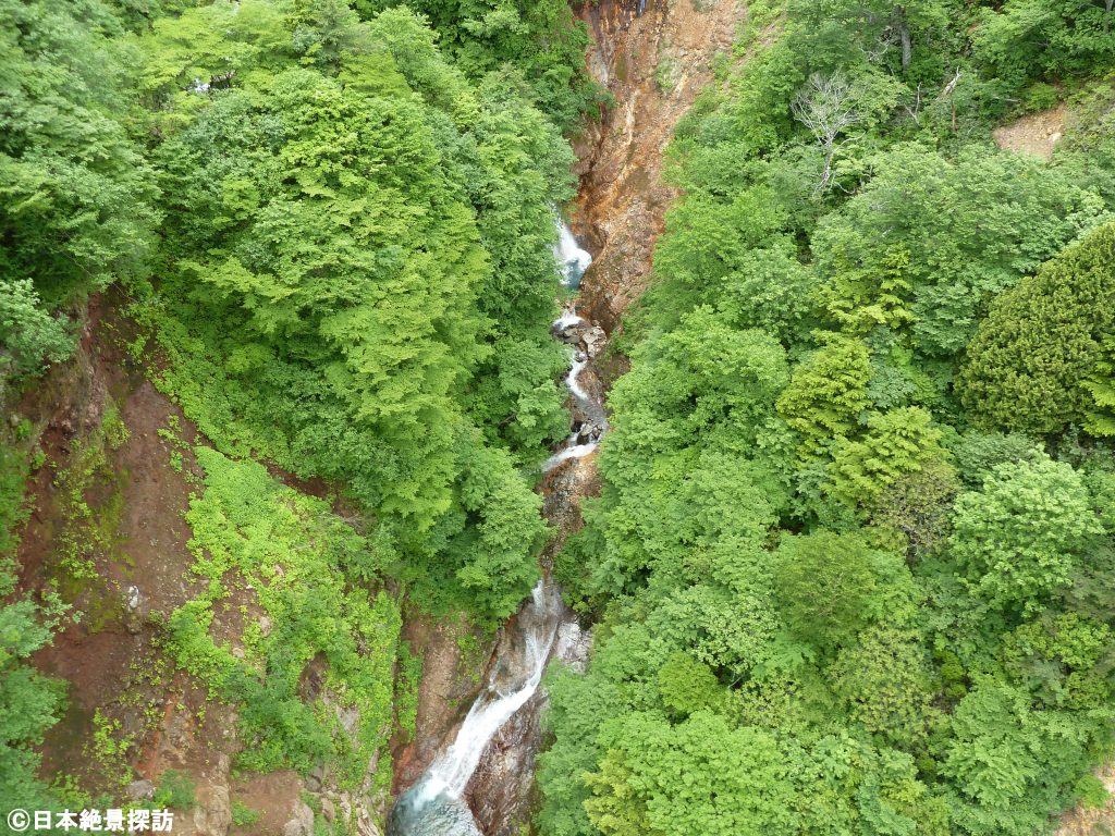 不動沢橋（福島県福島市）・真ん中に川