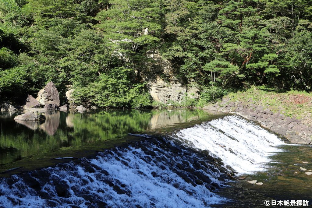 材木岩公園（宮城県白石市）・滝と白石川