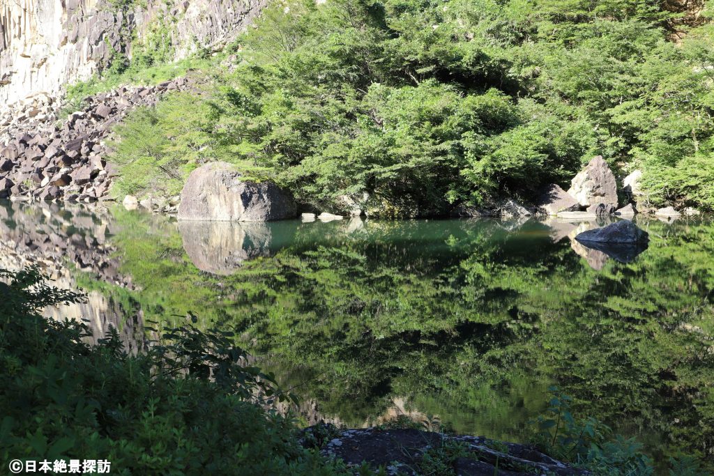 材木岩公園（宮城県白石市）・鏡面世界