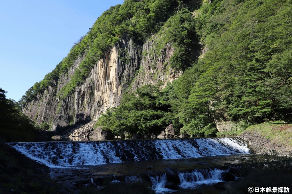 材木岩公園（宮城県白石市）・滝と材木岩