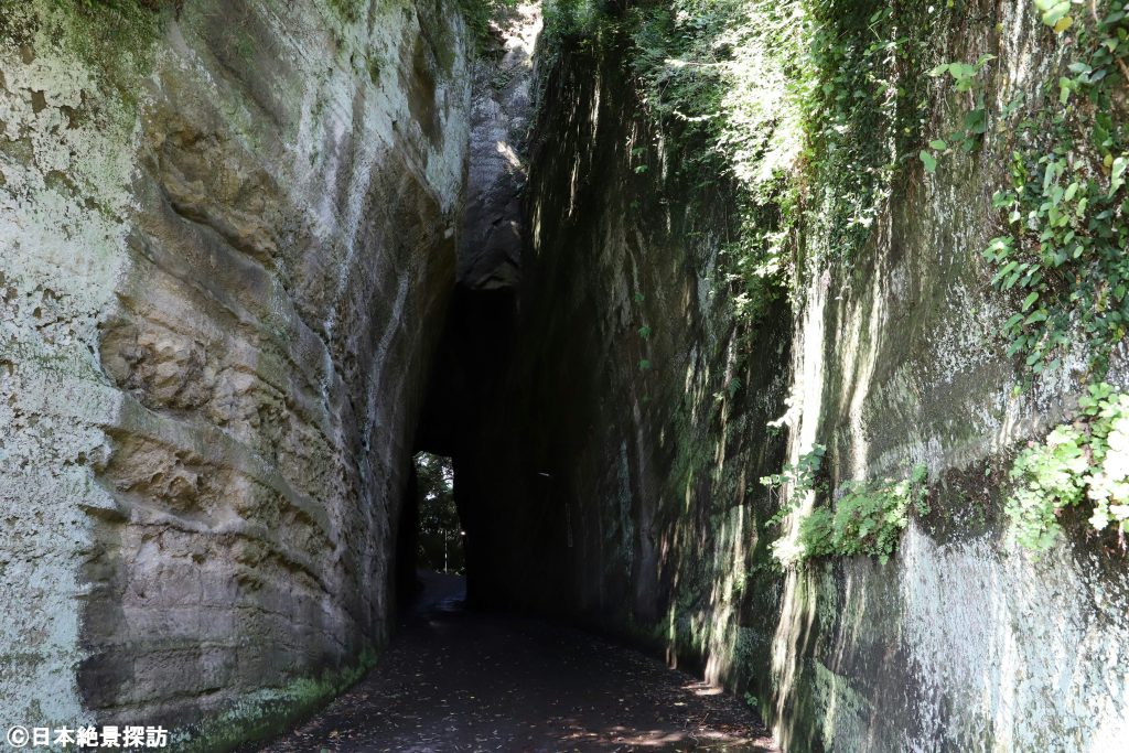 燈籠坂大師の切通しトンネル（千葉県富津市）