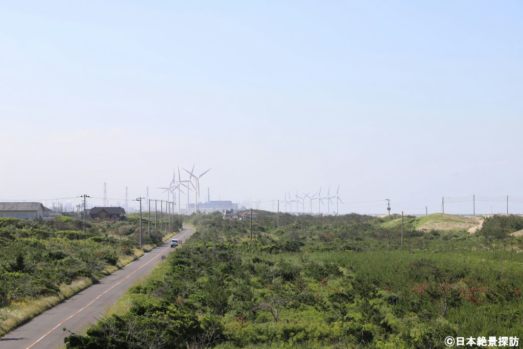 波崎ウインドファーム（茨城県神栖市）・シーサイド道路沿いに続く