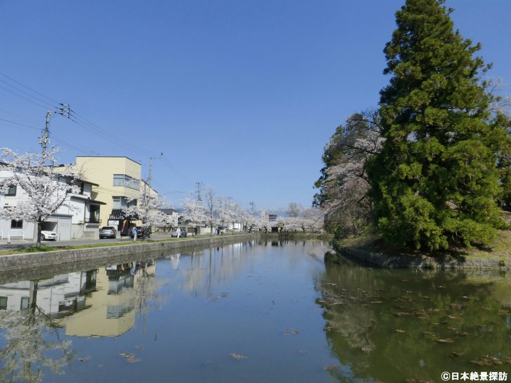 松が岬公園/上杉神社（山形県米沢市）・快晴の青空がお堀に映える