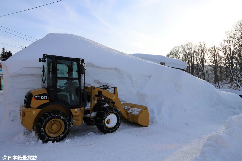 とてつもない雪の量！・月山志津温泉（山形県西川町）にて