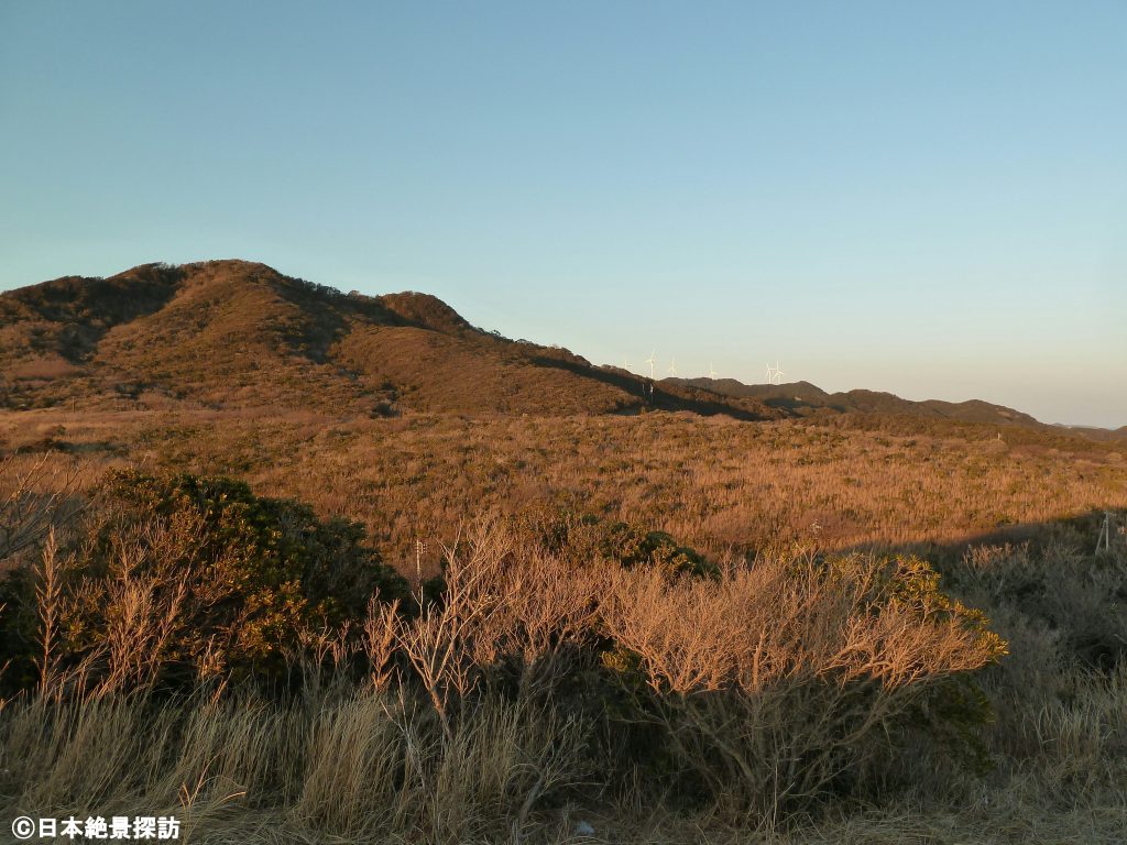 あいあい岬/奥石廊崎（静岡県南伊豆町）・夕陽を浴びる山々