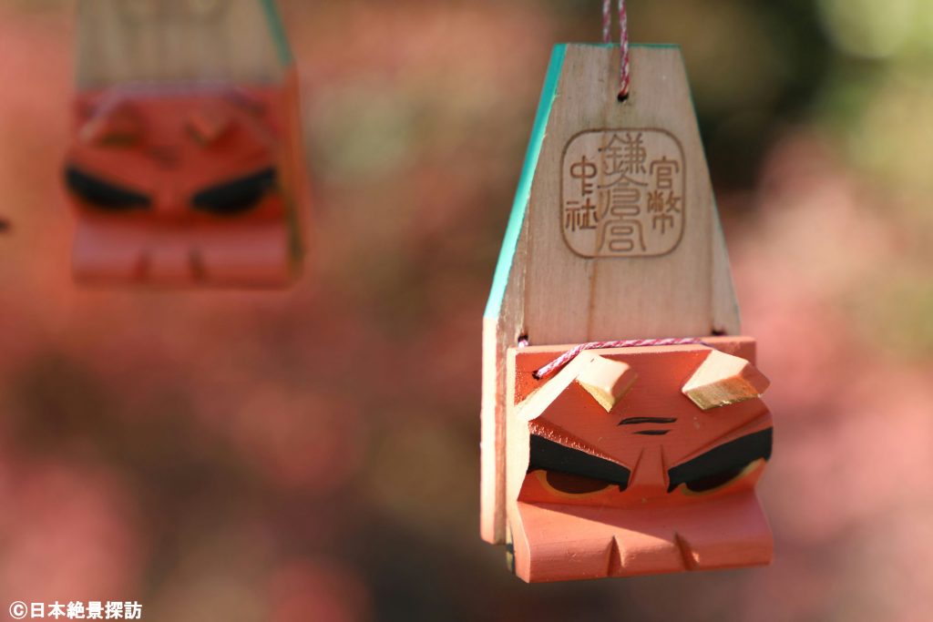 鎌倉宮（神奈川県鎌倉市）・ぶら下がる（紅葉ver.