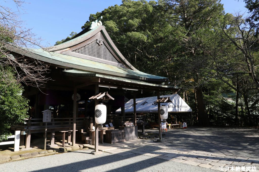 鎌倉宮（神奈川県鎌倉市）・本殿・澄んだ青空とともに