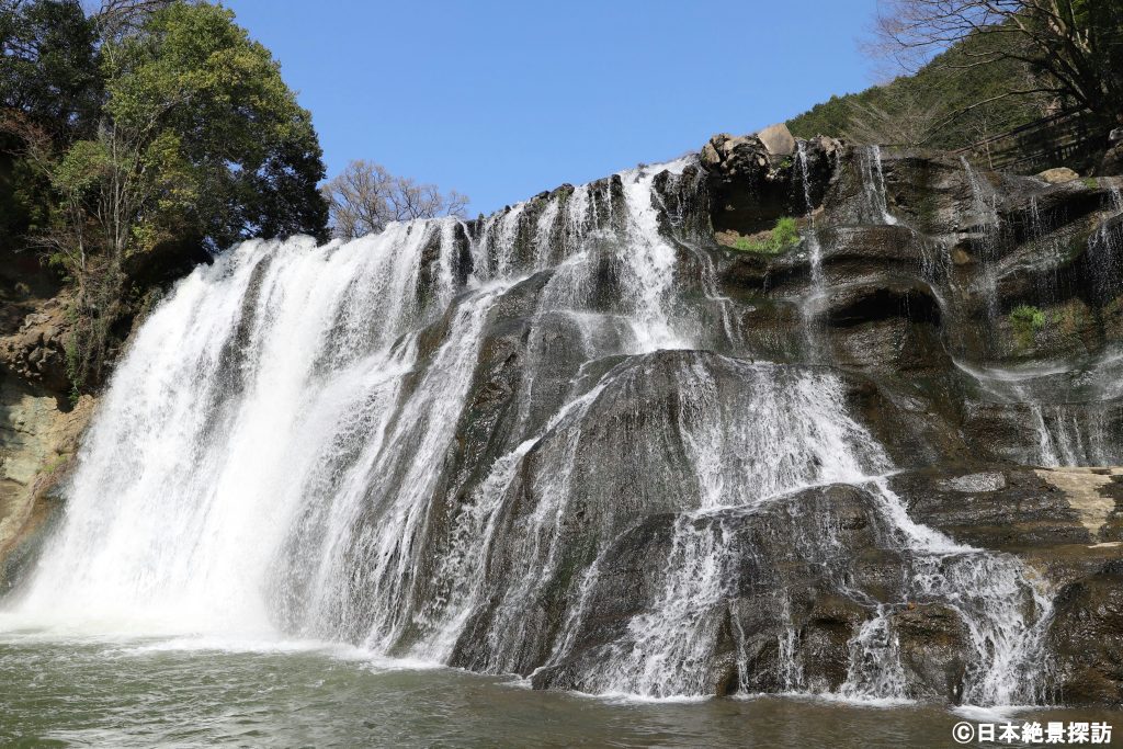 龍門の滝（栃木県那須烏山市）・間近の迫力