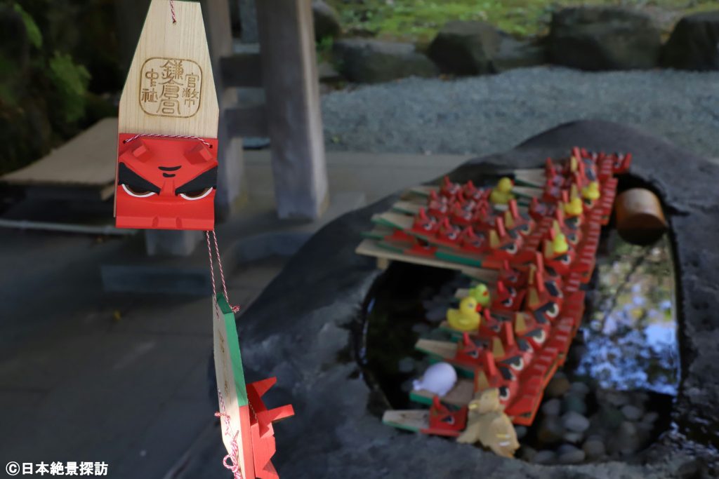 鎌倉宮（神奈川県鎌倉市）・ぶら下がる