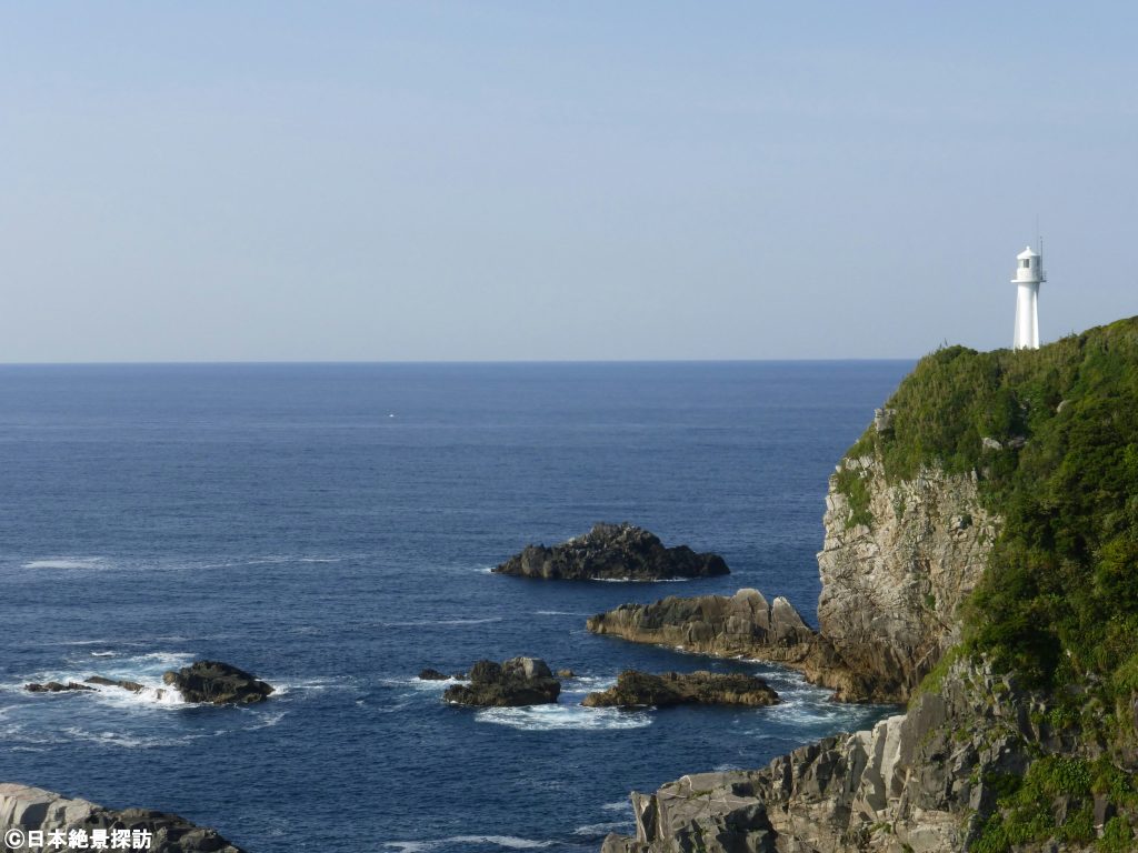 大海原と足摺岬灯台（高知県土佐清水市）