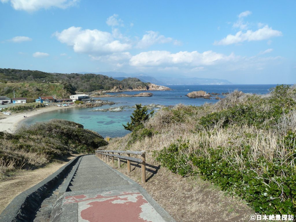 爪木崎（静岡県下田市）・ビーチへ下りる道