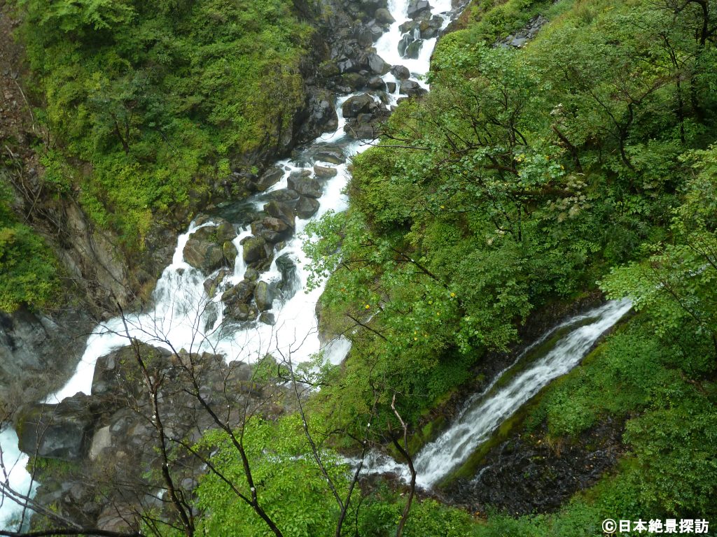華厳の滝（栃木県日光市）・同アングル・グリーンシーズン