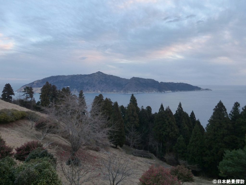 おしか御番所公園（宮城県石巻市）・斜面と金華山