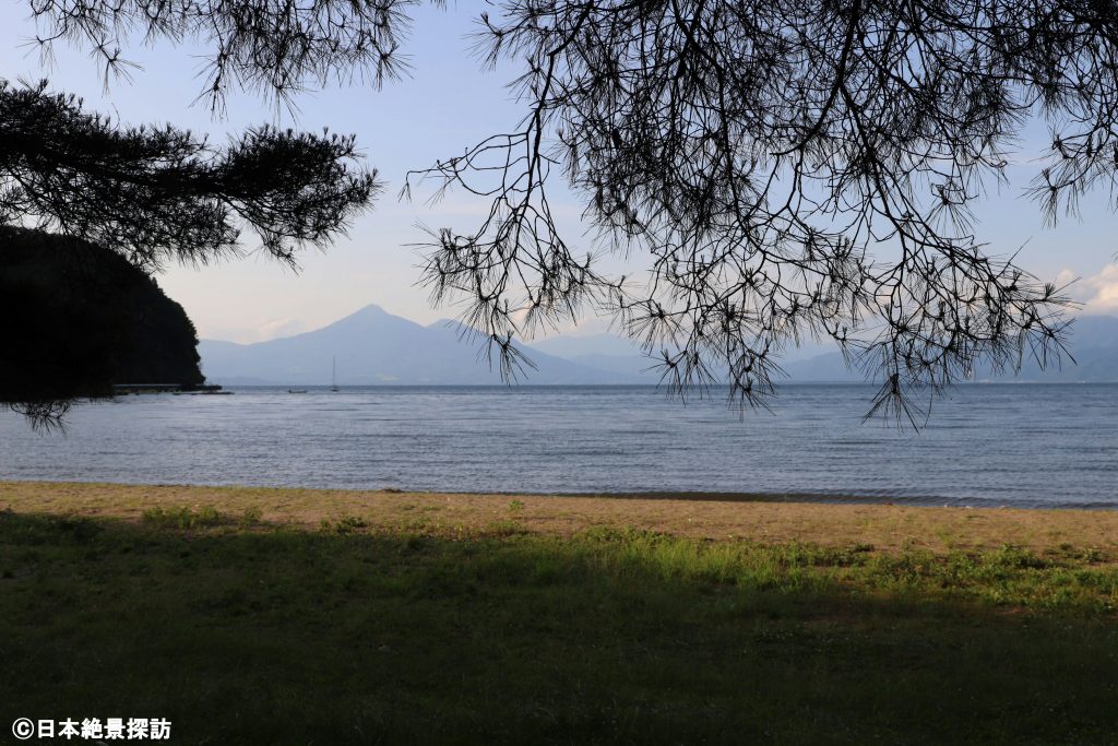 秋山浜（福島県郡山市）・松林の隙間から...