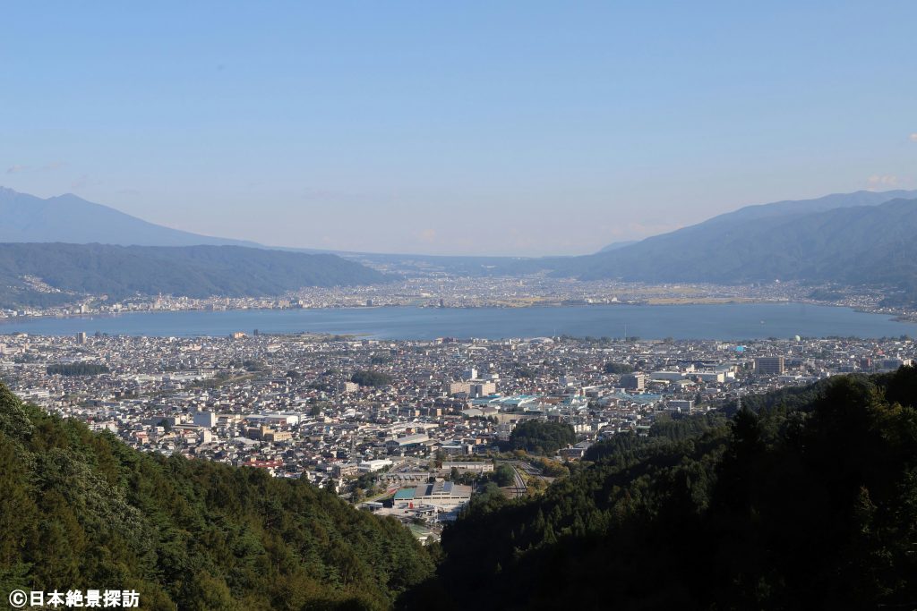 塩嶺御野立公園（長野県岡谷市）・正面に諏訪湖